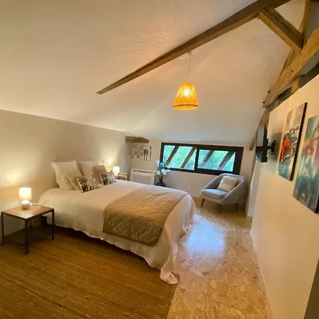 Couette-café Domaine De La Source 3*