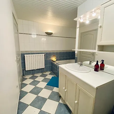 Couette-café Domaine De La Source 3*